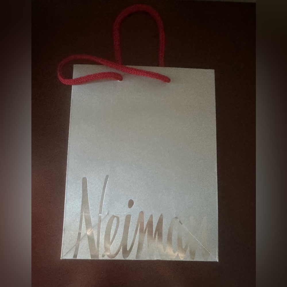 New Neiman Marcus gift bag - Picture 3 of 9